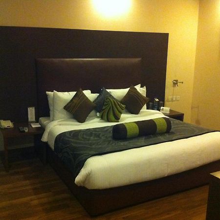 Vibe By The Lalit Traveller Hotell Faridabad Eksteriør bilde