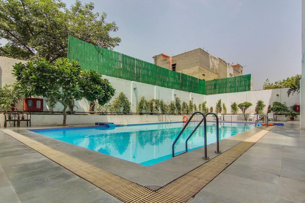 Vibe By The Lalit Traveller Hotell Faridabad Eksteriør bilde