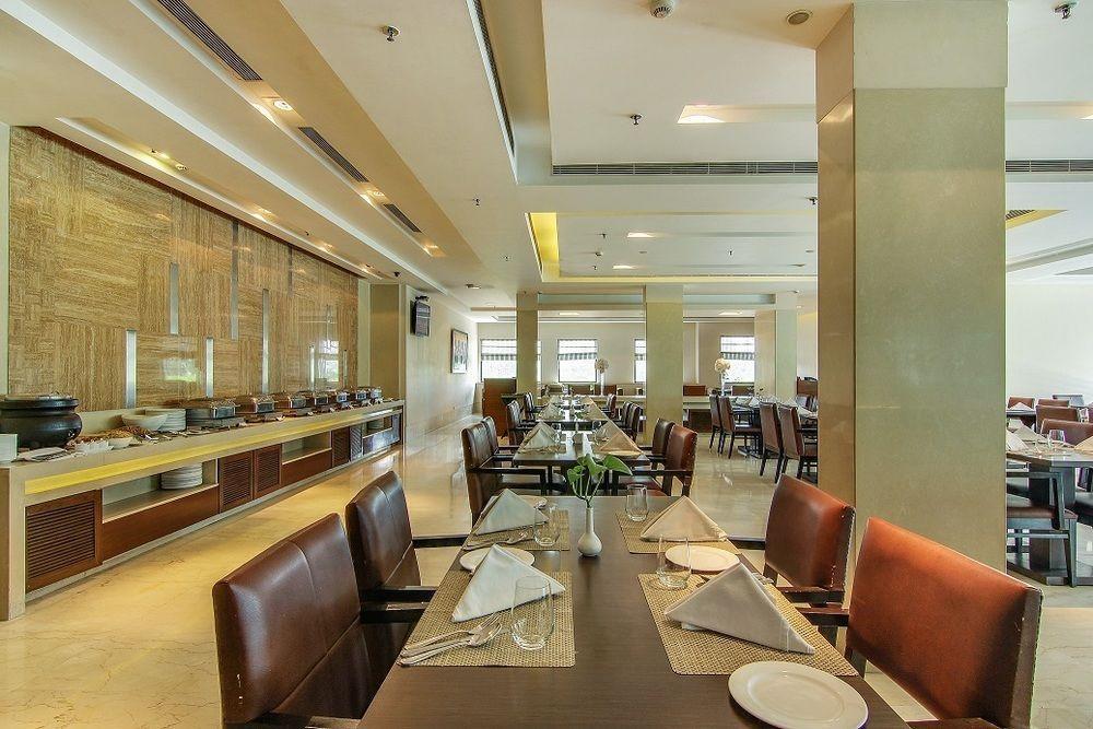 Vibe By The Lalit Traveller Hotell Faridabad Eksteriør bilde