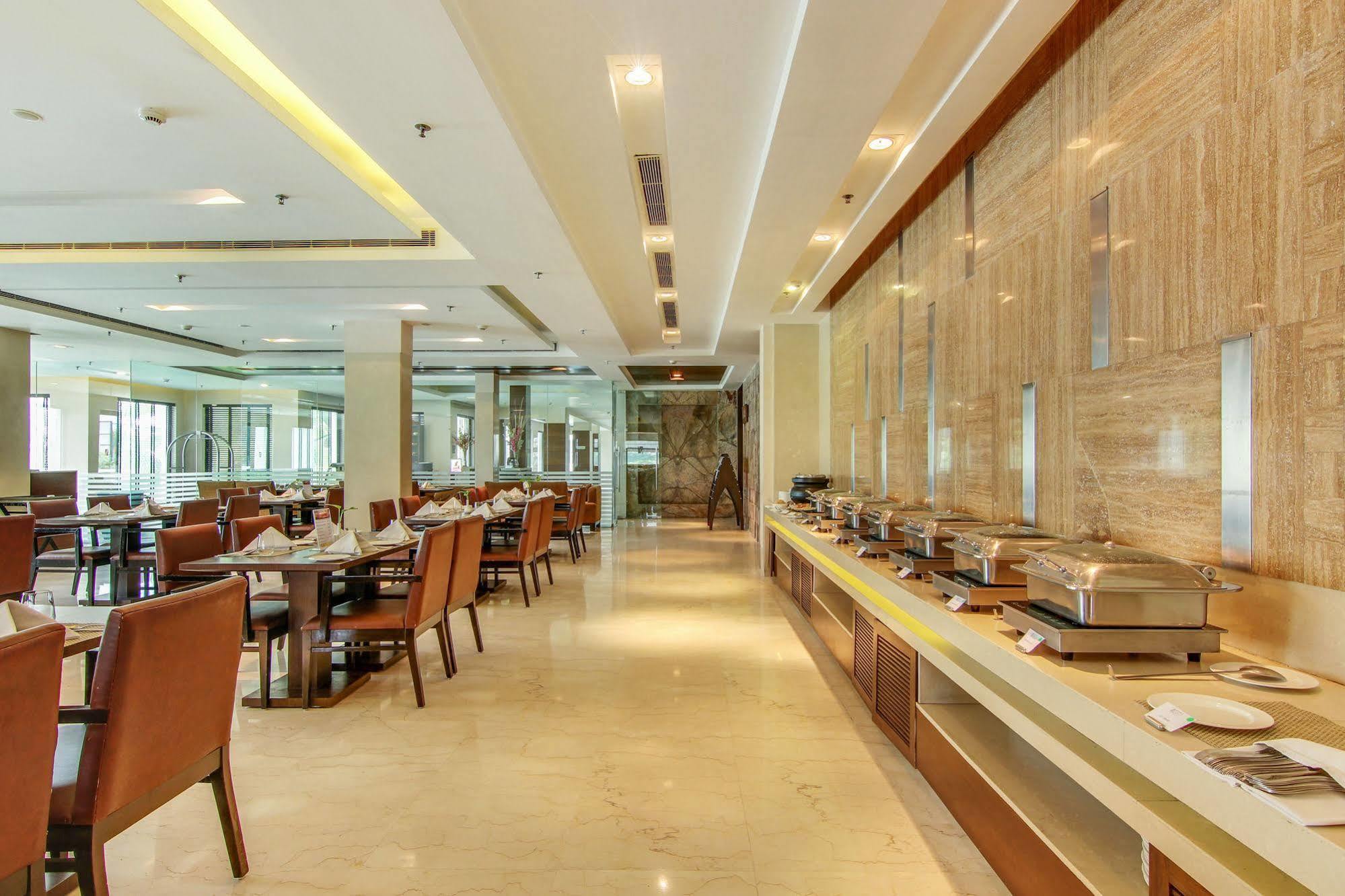 Vibe By The Lalit Traveller Hotell Faridabad Eksteriør bilde