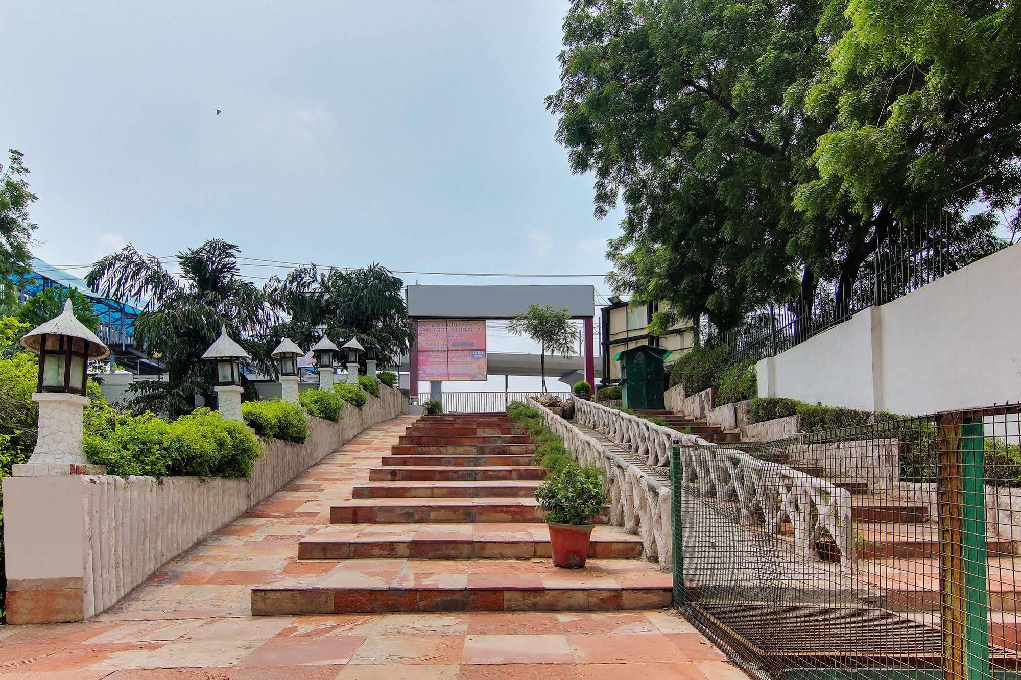 Vibe By The Lalit Traveller Hotell Faridabad Eksteriør bilde