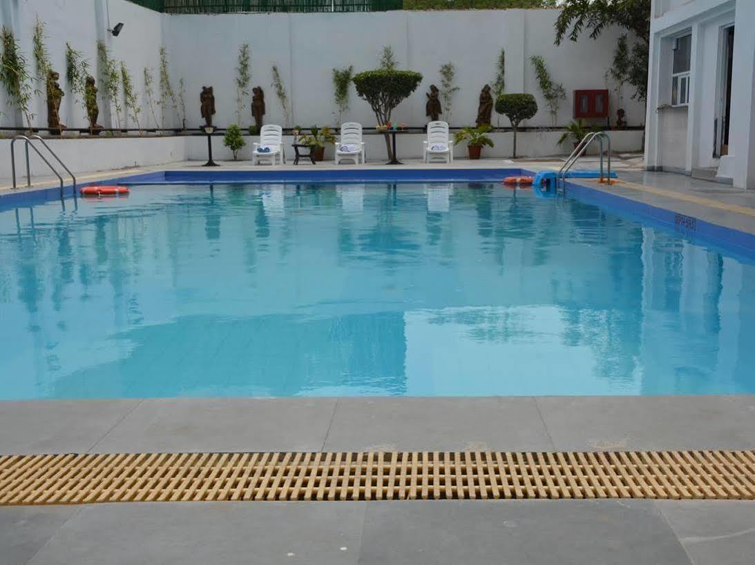 Vibe By The Lalit Traveller Hotell Faridabad Eksteriør bilde