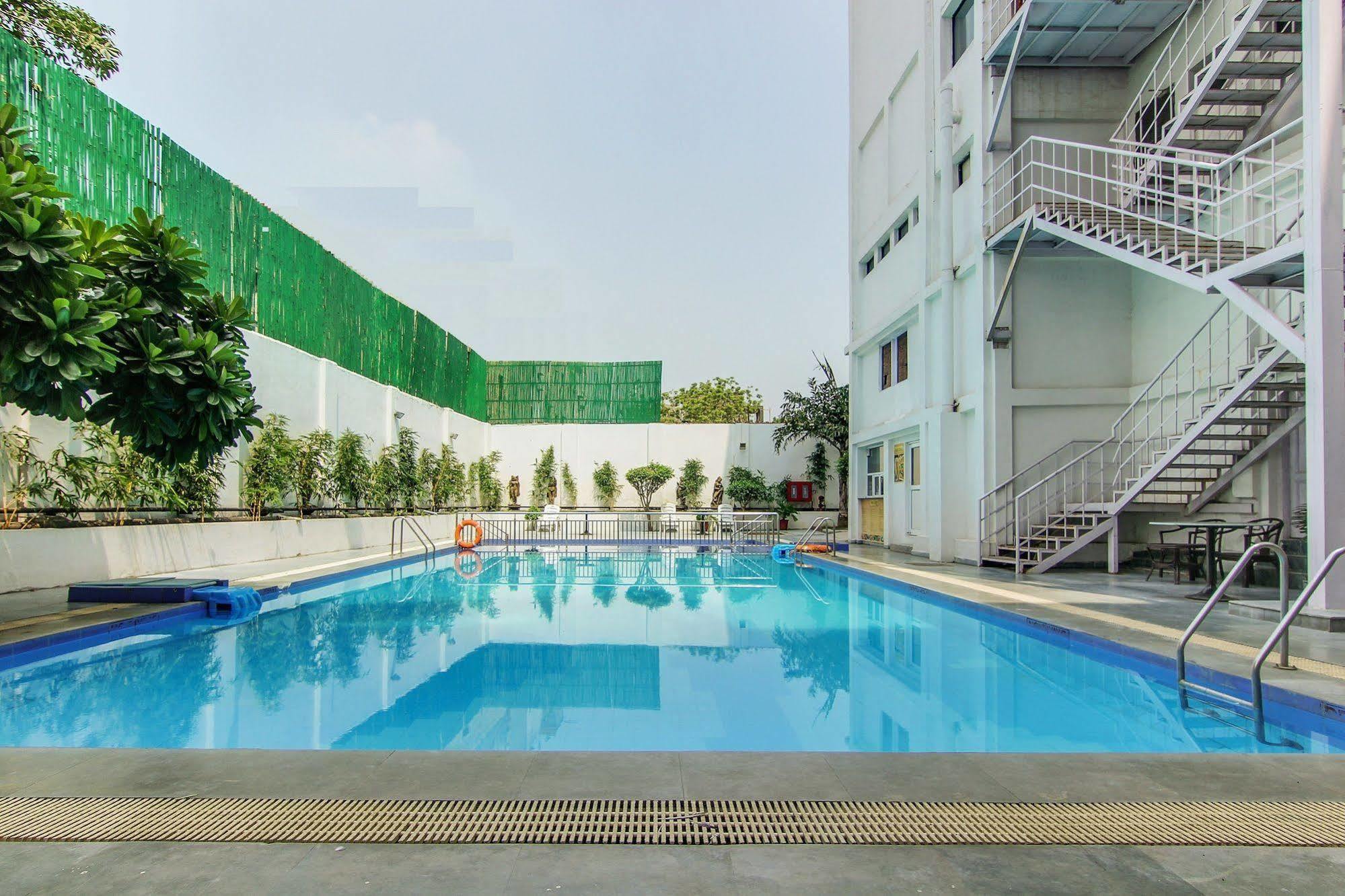 Vibe By The Lalit Traveller Hotell Faridabad Eksteriør bilde
