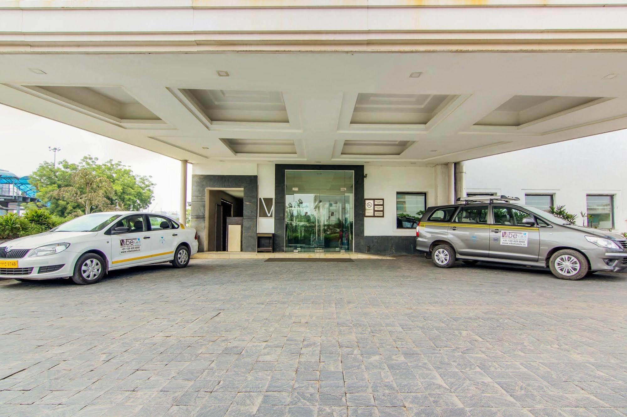 Vibe By The Lalit Traveller Hotell Faridabad Eksteriør bilde