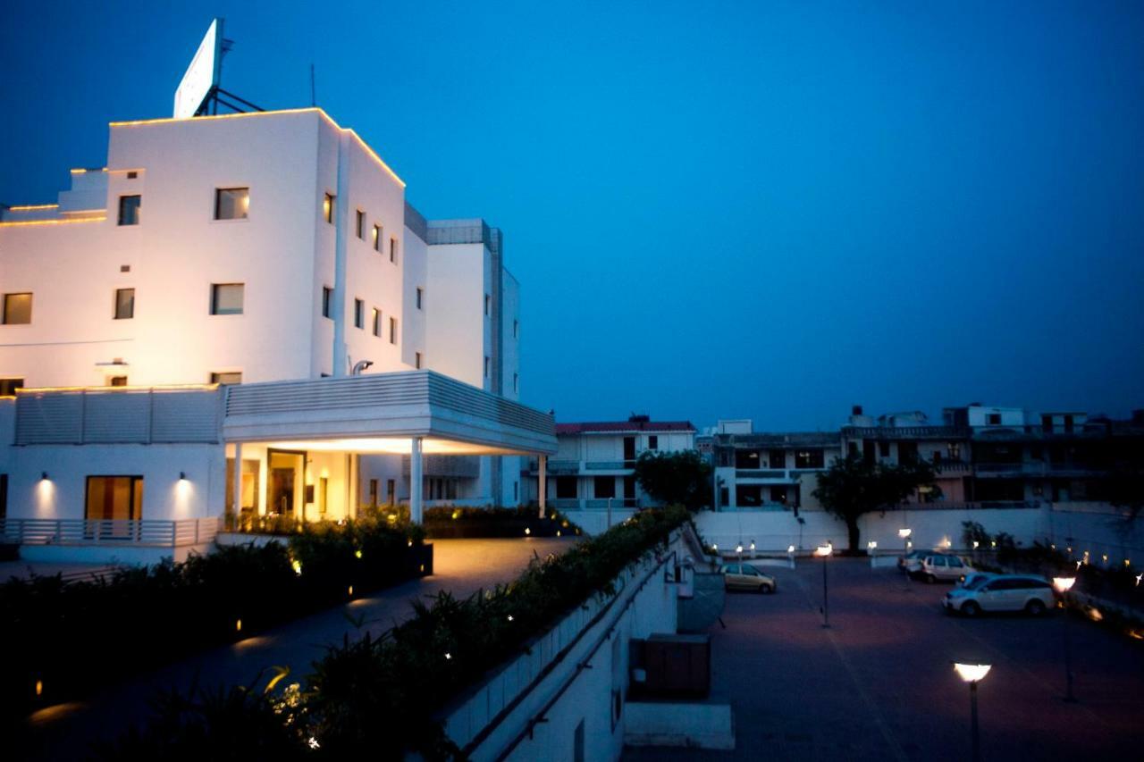 Vibe By The Lalit Traveller Hotell Faridabad Eksteriør bilde
